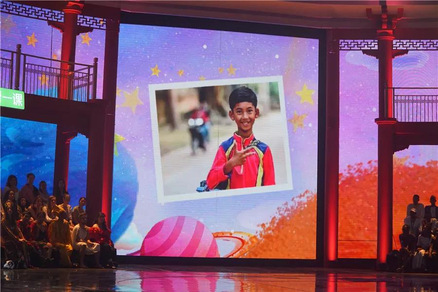 1571189771920424L8BA.jpg 9.jpg